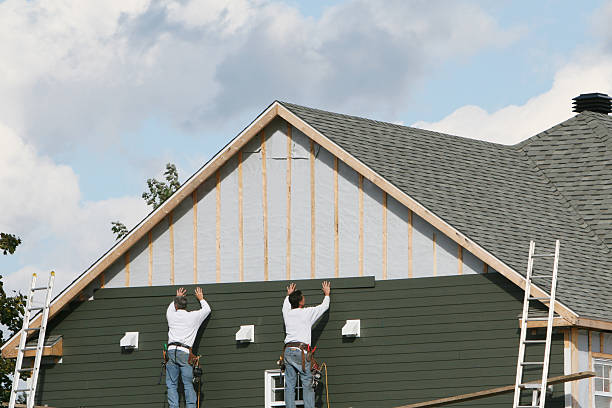 Professional Siding Contractor technician working in Hume, VA